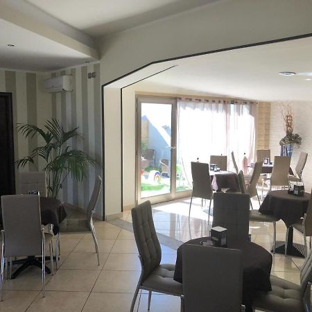 B&B Ramses Uta ภายนอก รูปภาพ